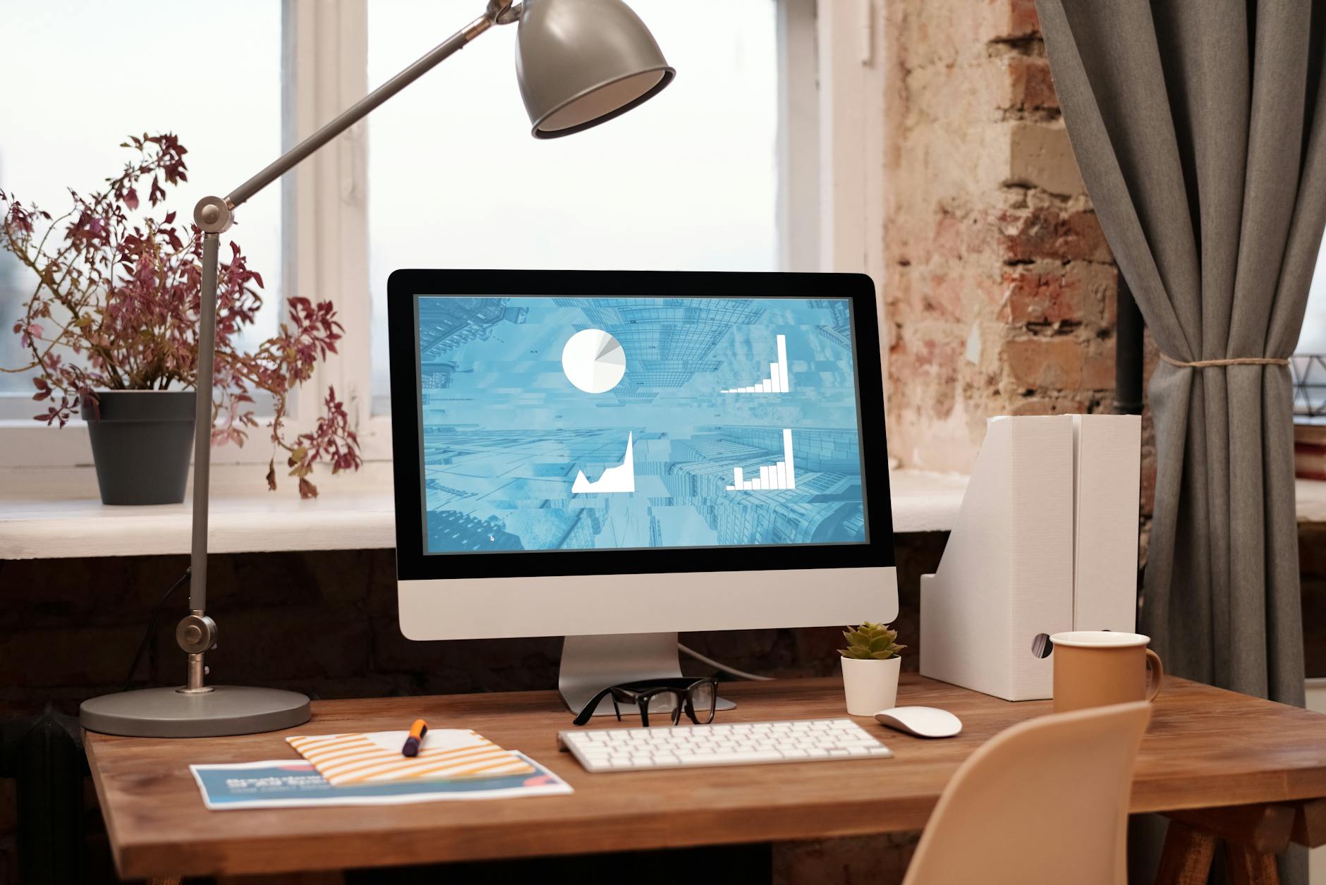 Stay Ahead of the Curve: The Benefits of Hiring a Digital Advertising Agency